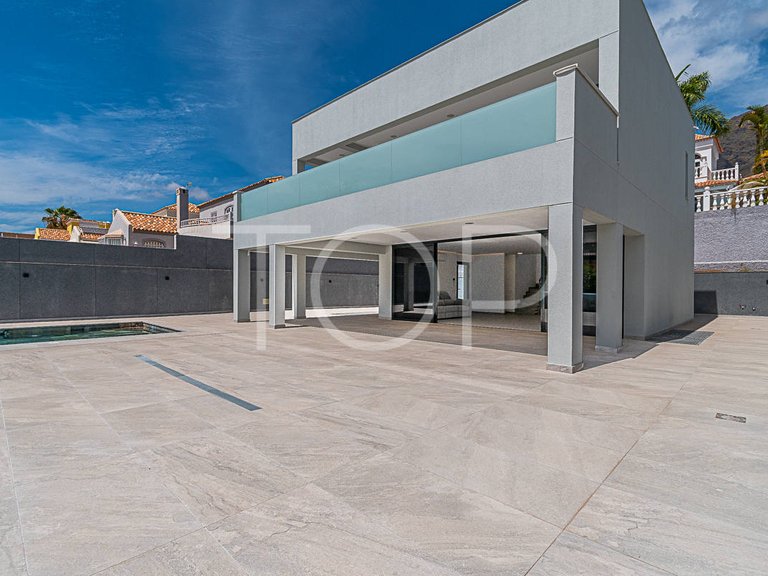 Villa for Sale in El Madroñal, Tenerife 19