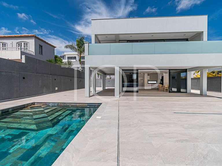 Villa for Sale in El Madroñal, Tenerife 1