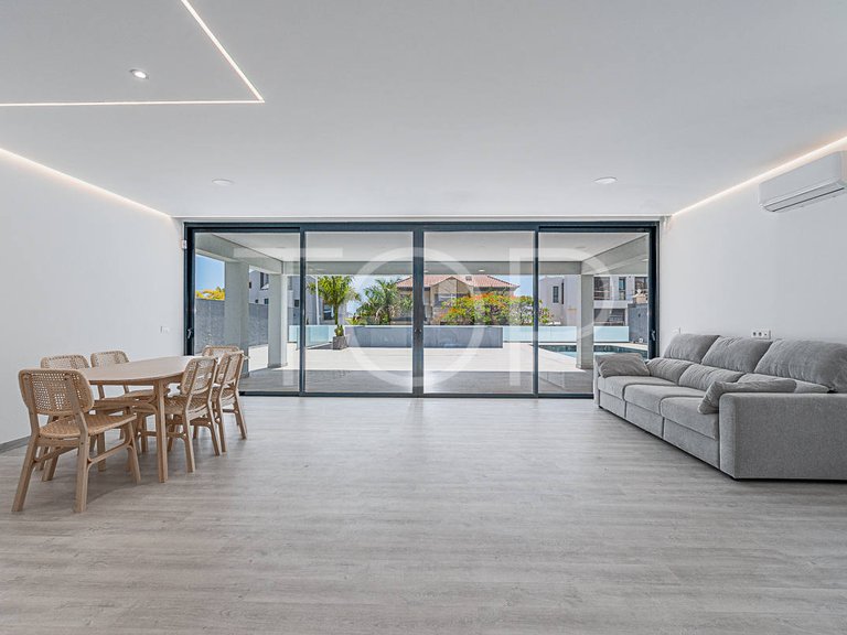 Villa for Sale in El Madroñal, Tenerife 4