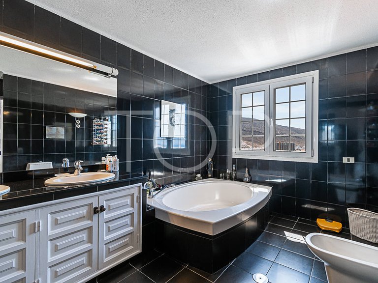 Apartment for Sale in Los Cristianos, Tenerife 10