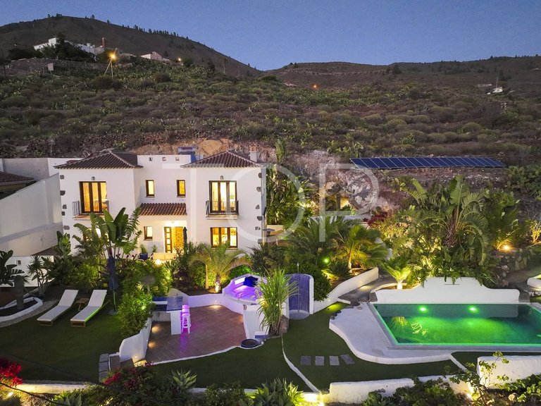 Town House for Sale in Guía De Isora, Tenerife 2