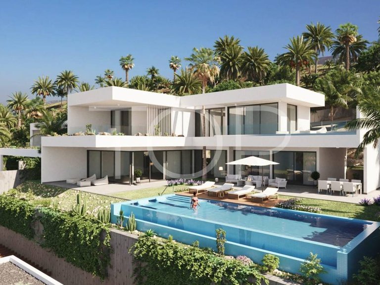 Villa for Sale in San Eugenio Alto, Tenerife 3