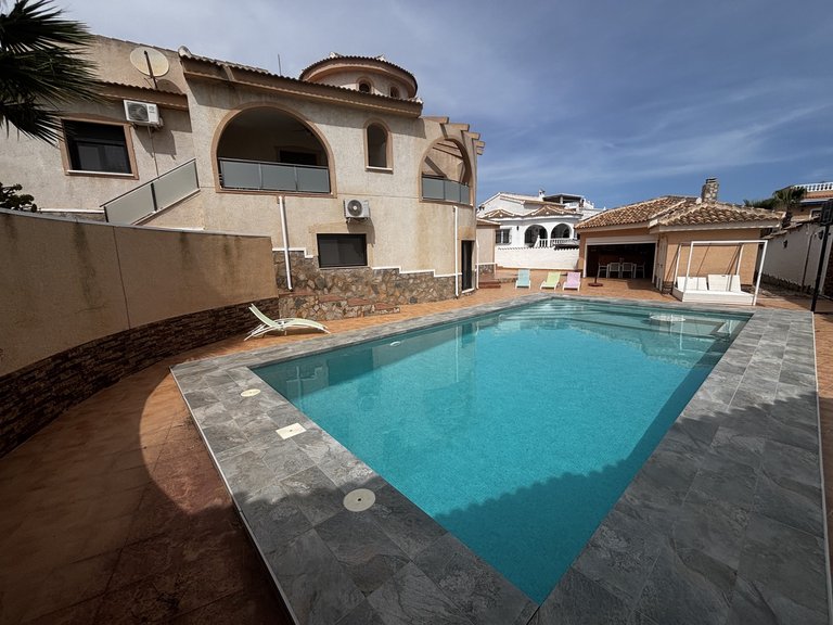 Villa for Sale in Ciudad Quesada, Alicante, 26