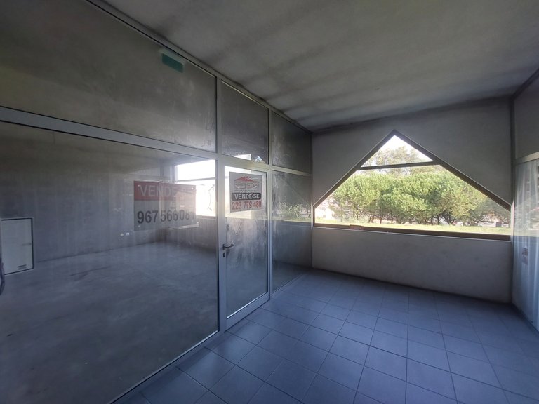 Commercial for Sale in São João Da Madeira, Aveiro 4