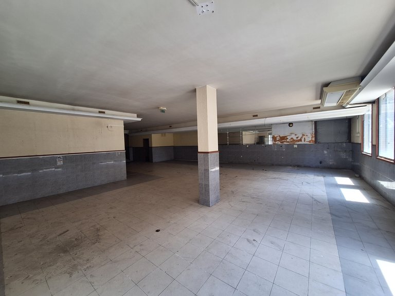 Commercial for Sale in Campanhã, Porto 10
