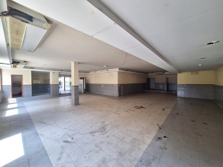 Commercial for Sale in Campanhã, Porto 11