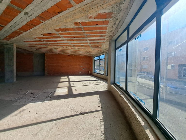 Commercial for Sale in Madalena, Porto 10