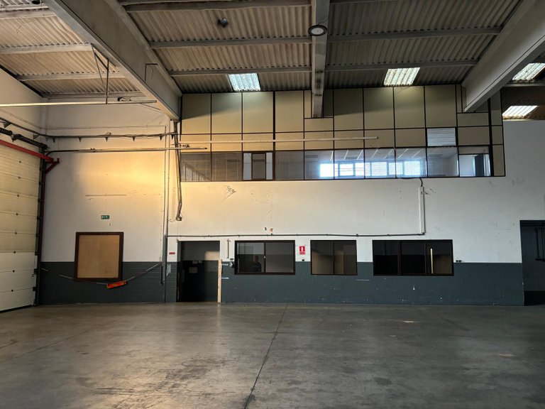 Commercial for Rent in Castêlo Da Maia, Porto 3