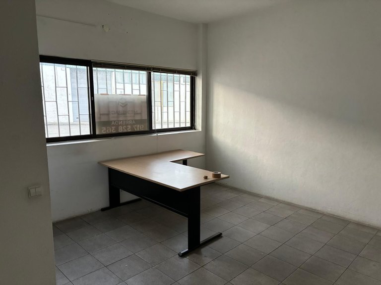 Commercial for Rent in Castêlo Da Maia, Porto 13