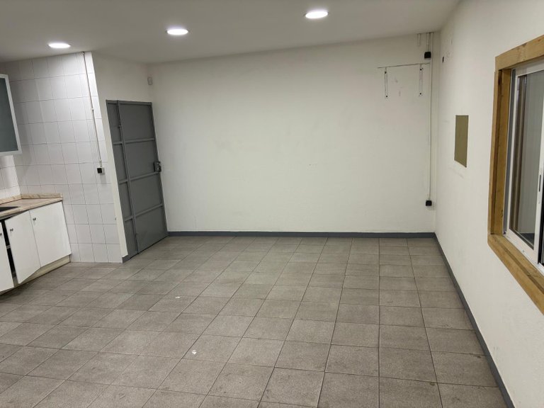 Commercial for Rent in Castêlo Da Maia, Porto 18