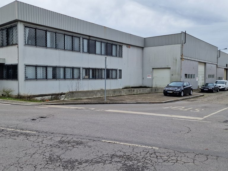 Commercial for Rent in Vila Nova Da Telha, Porto 1