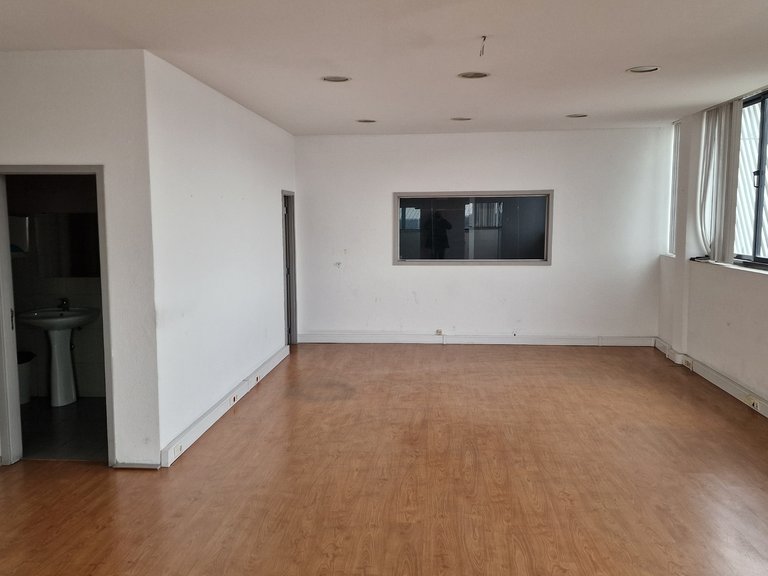Commercial for Rent in Vila Nova Da Telha, Porto 8
