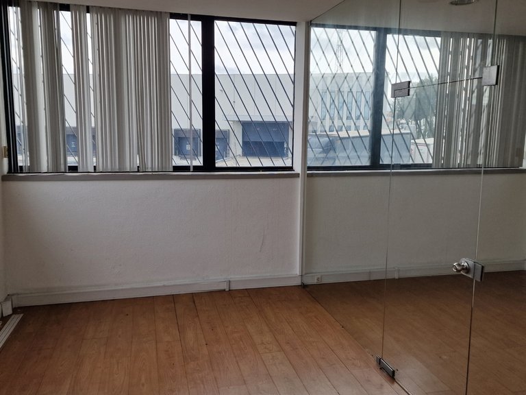 Commercial for Rent in Vila Nova Da Telha, Porto 9