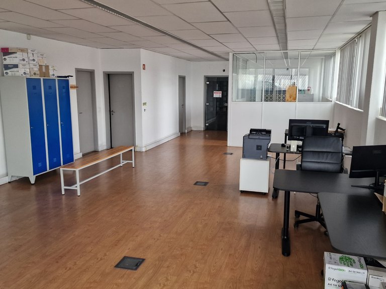 Commercial for Rent in Vila Nova Da Telha, Porto 11