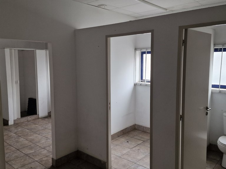 Commercial for Rent in Vila Nova Da Telha, Porto 24