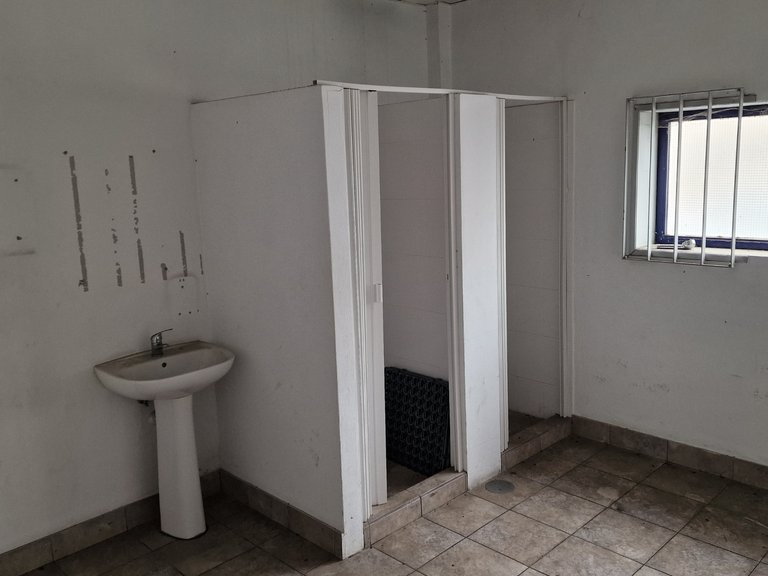 Commercial for Rent in Vila Nova Da Telha, Porto 25