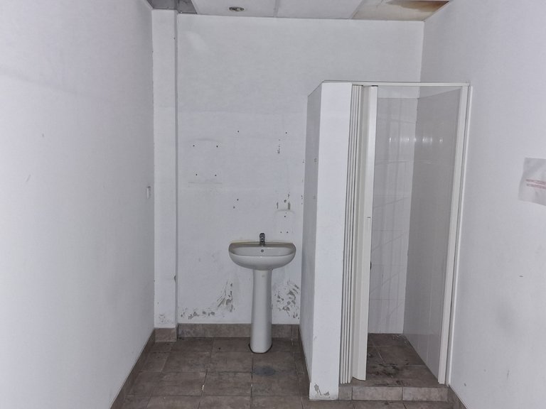 Commercial for Rent in Vila Nova Da Telha, Porto 26