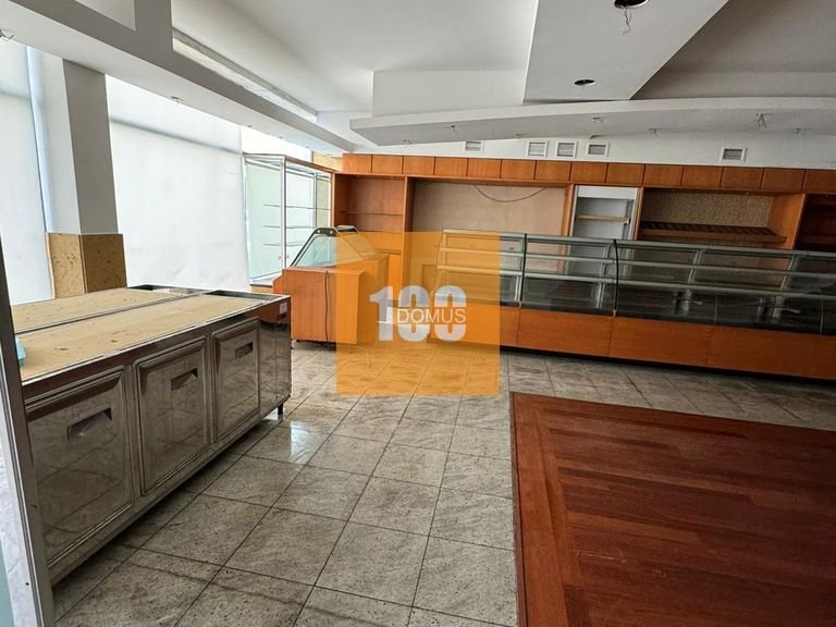 Commercial for Sale in Mafamude, Porto 2