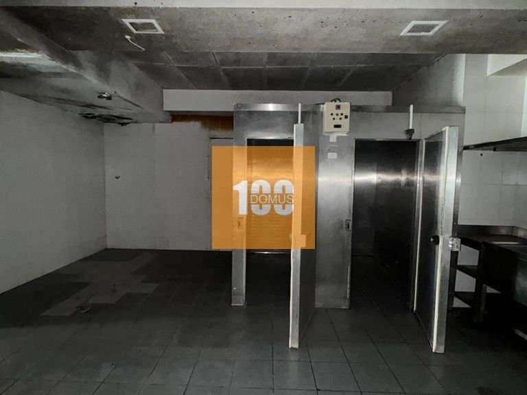 Commercial for Sale in Mafamude, Porto 10