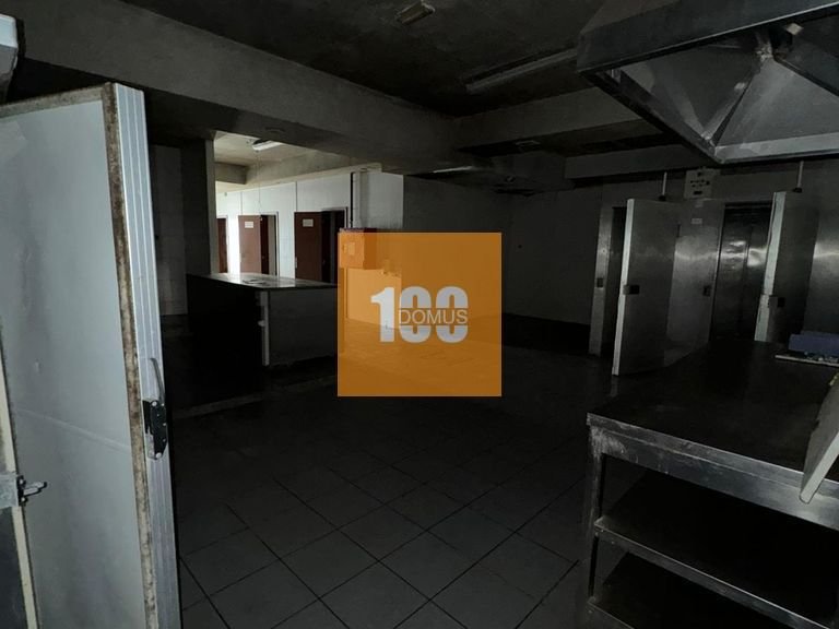 Commercial for Sale in Mafamude, Porto 14