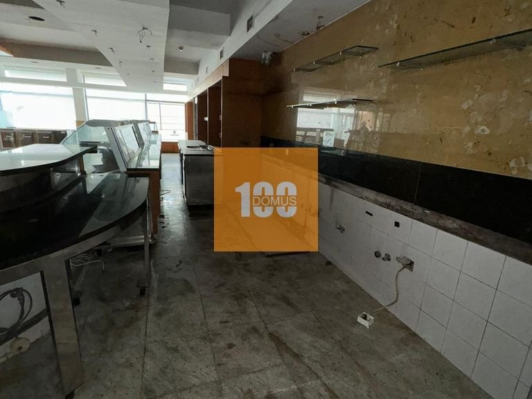 Commercial for Sale in Mafamude, Porto 18