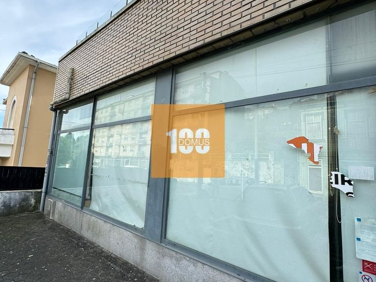 Commercial for Sale in Mafamude, Porto 21