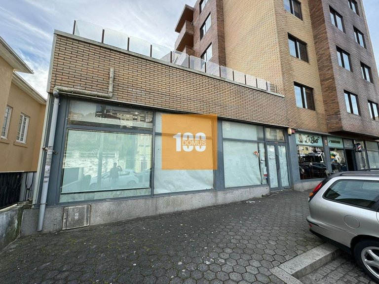 Commercial for Sale in Mafamude, Porto 22