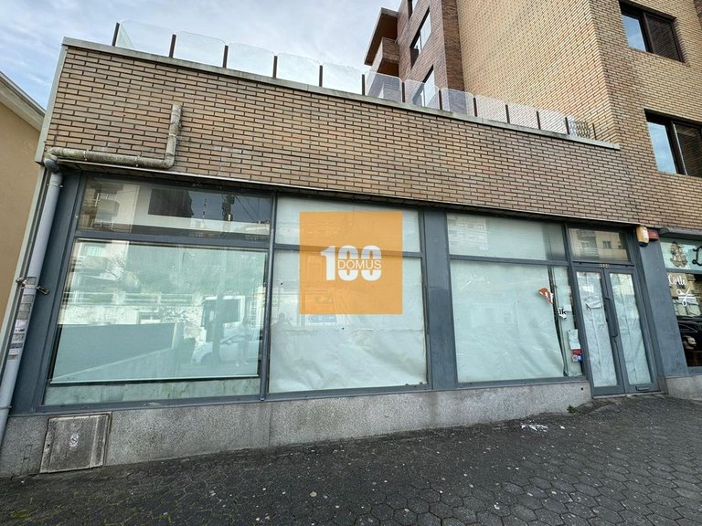 Commercial for Sale in Mafamude, Porto 23