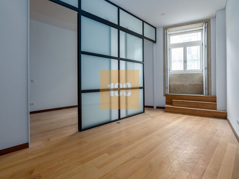 Apartment for Sale in Cedofeita, Santo Ildefonso, Sé, Miragaia, São Nicolau E Vitória, Porto 1