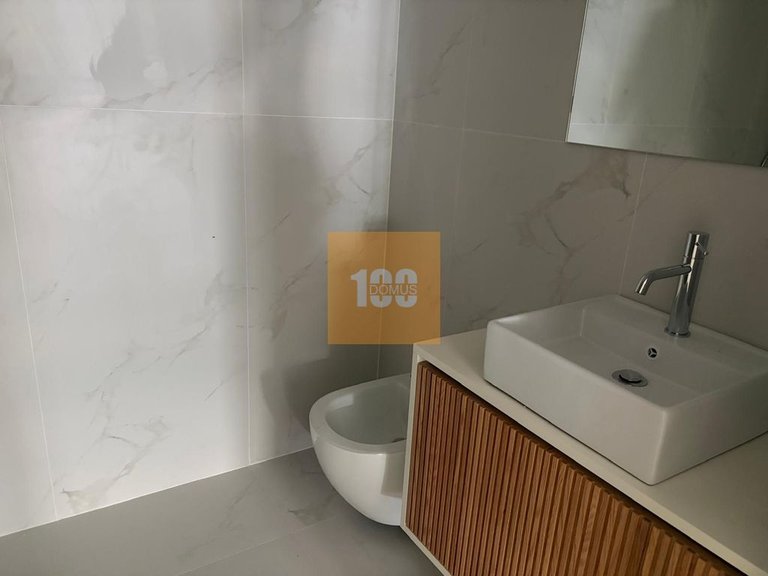 Apartment for Sale in Lordelo Do Ouro E Massarelos, Porto 17