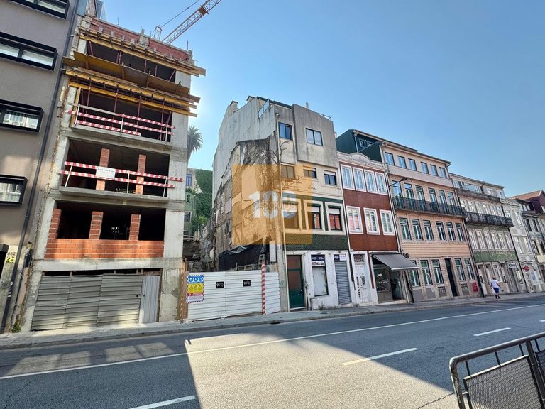 Commercial for Sale in Cedofeita, Santo Ildefonso, Sé, Miragaia, São Nicolau E Vitória, Porto 1