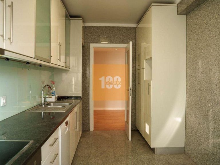 Apartment for Sale in Ramalde, Porto 9
