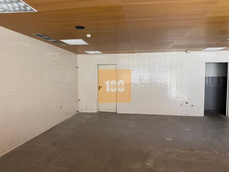 Commercial for Sale in Cedofeita, Santo Ildefonso, Sé, Miragaia, São Nicolau E Vitória, Porto 3