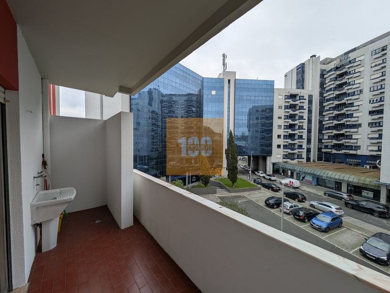 Apartment for Rent in Lordelo Do Ouro E Massarelos, Porto 1