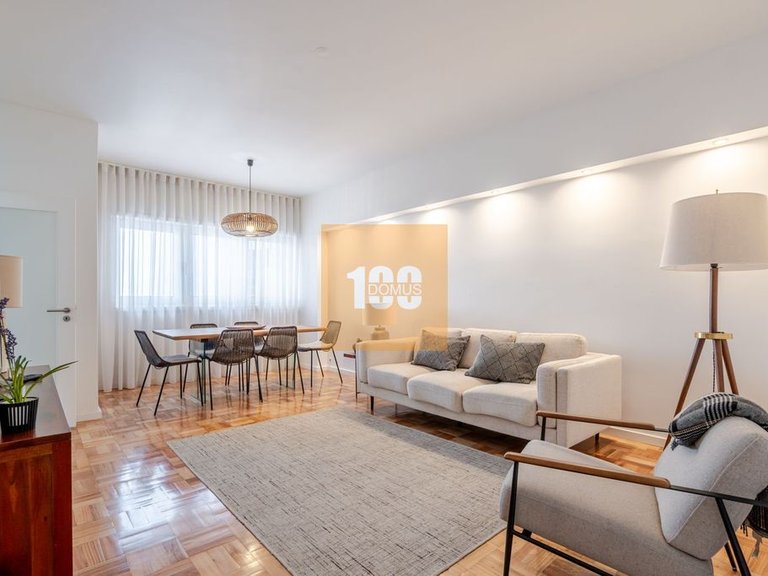 Apartment for Sale in Cedofeita, Santo Ildefonso, Sé, Miragaia, São Nicolau E Vitória, Porto 1