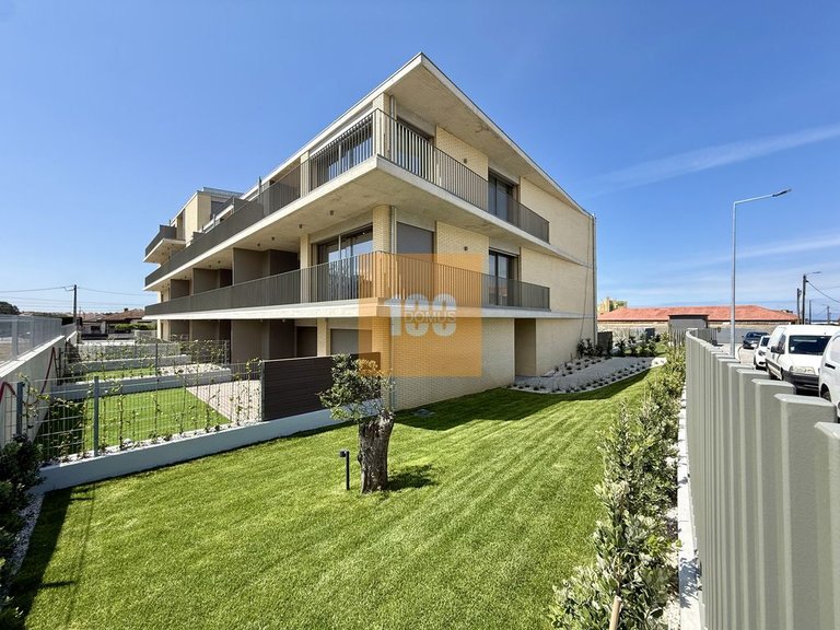 Apartment for Sale in São Felix Da Marinha, Porto 43