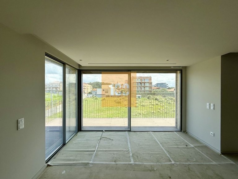 Apartment for Sale in São Felix Da Marinha, Porto 19
