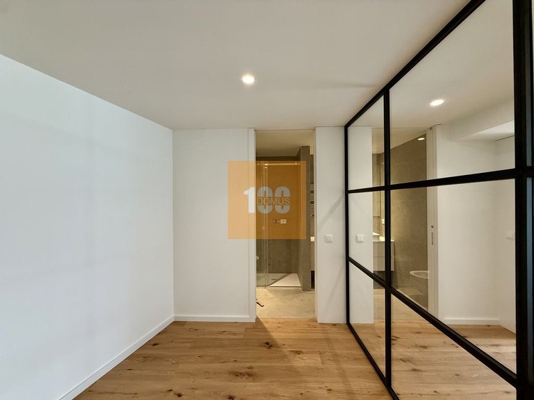 Apartment for Sale in São Felix Da Marinha, Porto 12