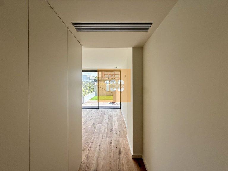 Apartment for Sale in São Felix Da Marinha, Porto 18