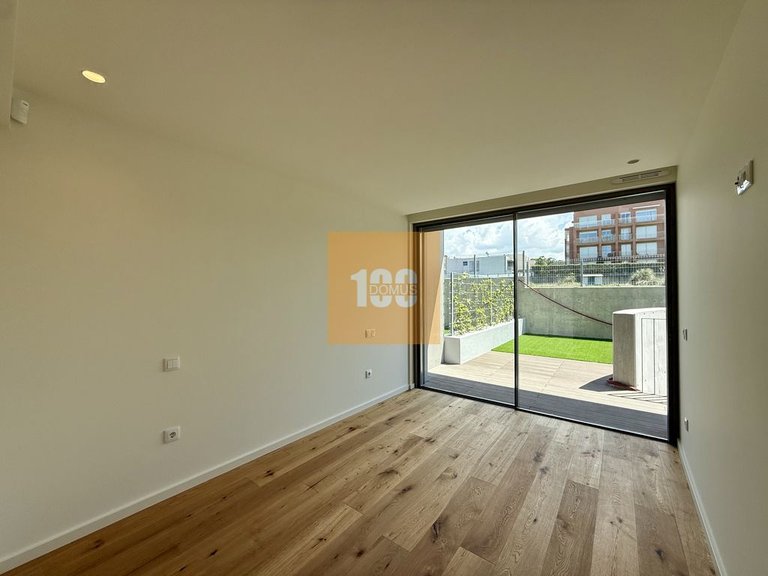 Apartment for Sale in São Felix Da Marinha, Porto 19
