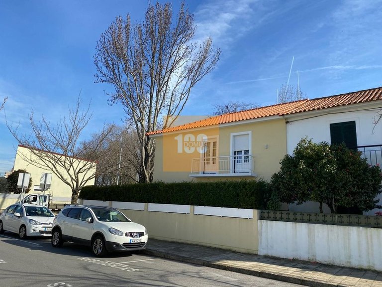 Town House for Sale in Ramalde, Porto 2