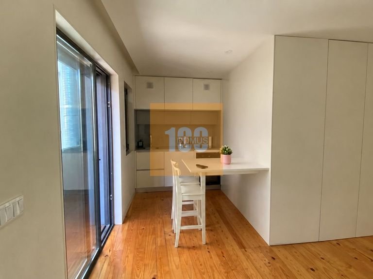 Apartment for Sale in Cedofeita, Santo Ildefonso, Sé, Miragaia, São Nicolau E Vitória, Porto 2