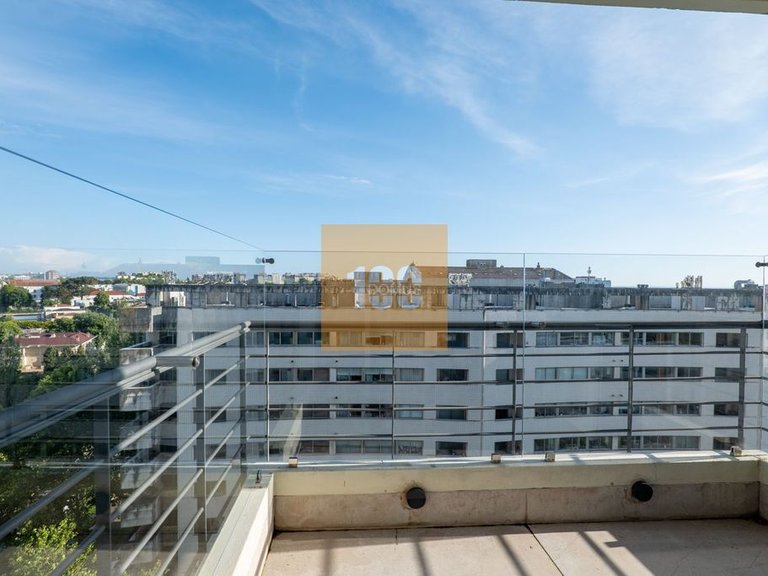 Apartment for Sale in Aldoar, Foz Do Douro E Nevogilde, Porto 1