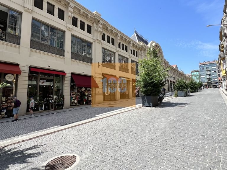 Commercial for Sale in Cedofeita, Santo Ildefonso, Sé, Miragaia, São Nicolau E Vitória, Porto 17