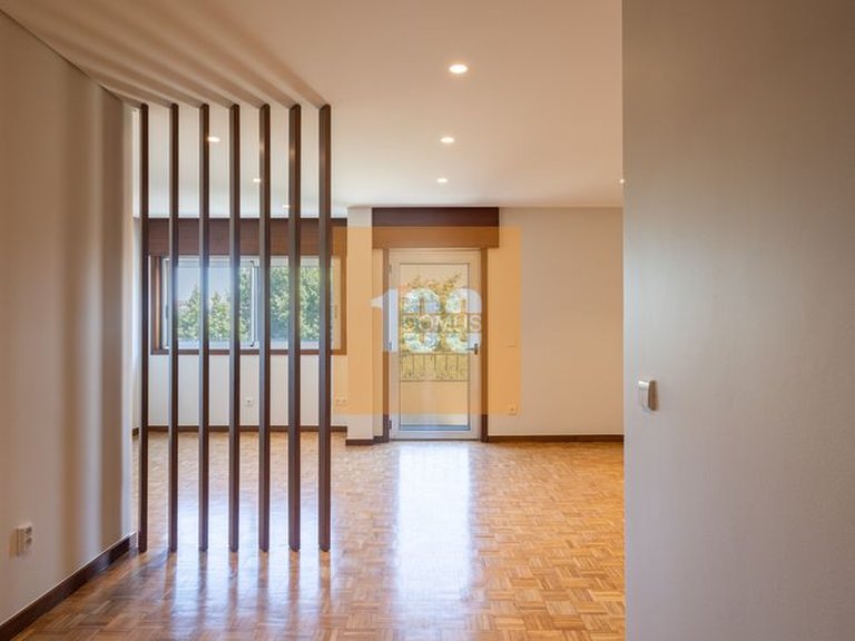 Apartment for Sale in Aldoar, Foz Do Douro E Nevogilde, Porto 1