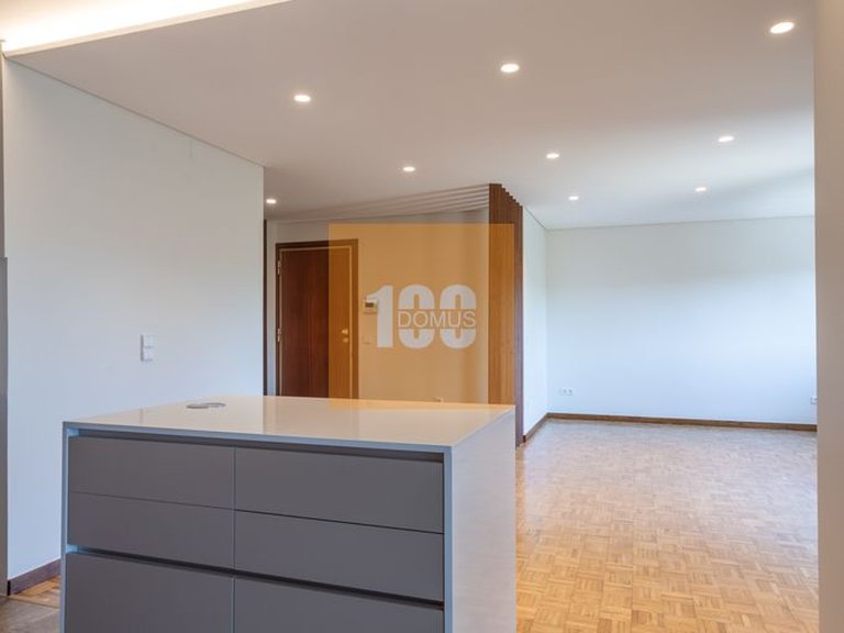 Apartment for Sale in Aldoar, Foz Do Douro E Nevogilde, Porto 8