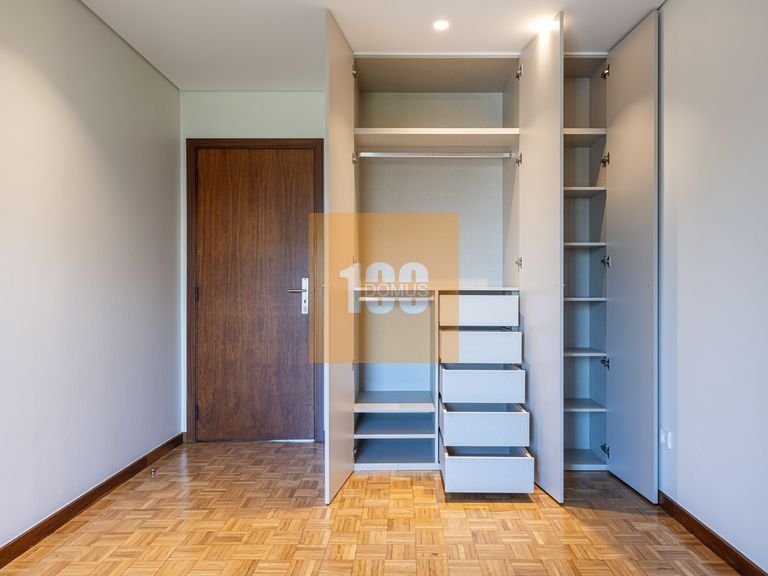 Apartment for Sale in Aldoar, Foz Do Douro E Nevogilde, Porto 14