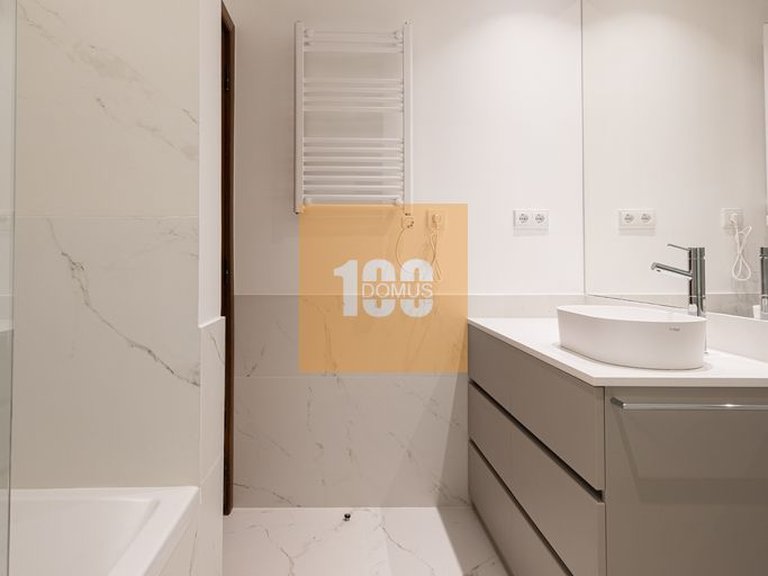 Apartment for Sale in Aldoar, Foz Do Douro E Nevogilde, Porto 24