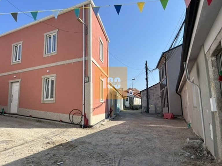 Commercial for Sale in Bonfim, Porto 1