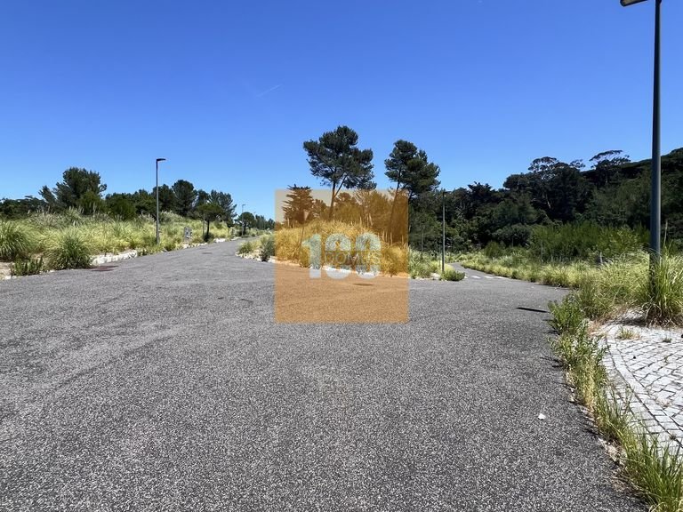 Plot for Sale in S.maria E S.miguel, S.martinho, S.pedro Penaferrim, Lisbon 7
